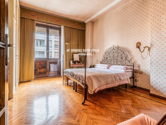 MILANO PORTA VENEZIA, AFFASCINANTE E LUMINOSA RESIDENZA