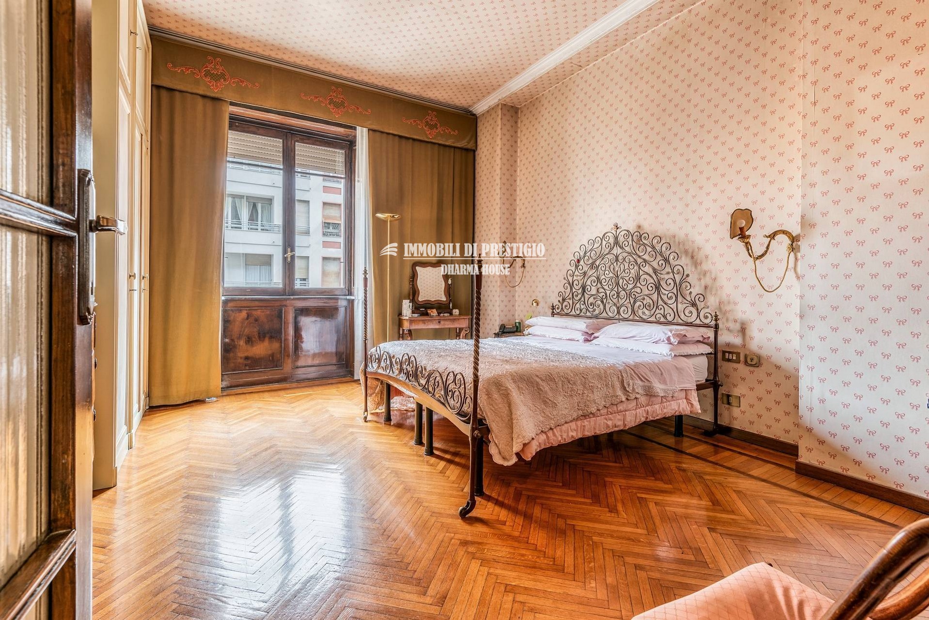 MILANO PORTA VENEZIA, AFFASCINANTE E LUMINOSA RESIDENZA