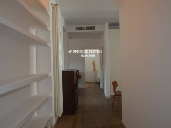 MILANO MEDAGLIE D’ORO, VENDITA APPARTAMENTO CON TERRAZZO IN STABILE SIGNORILE