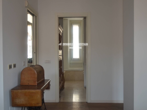 MILANO MEDAGLIE D’ORO, VENDITA APPARTAMENTO CON TERRAZZO IN STABILE SIGNORILE
