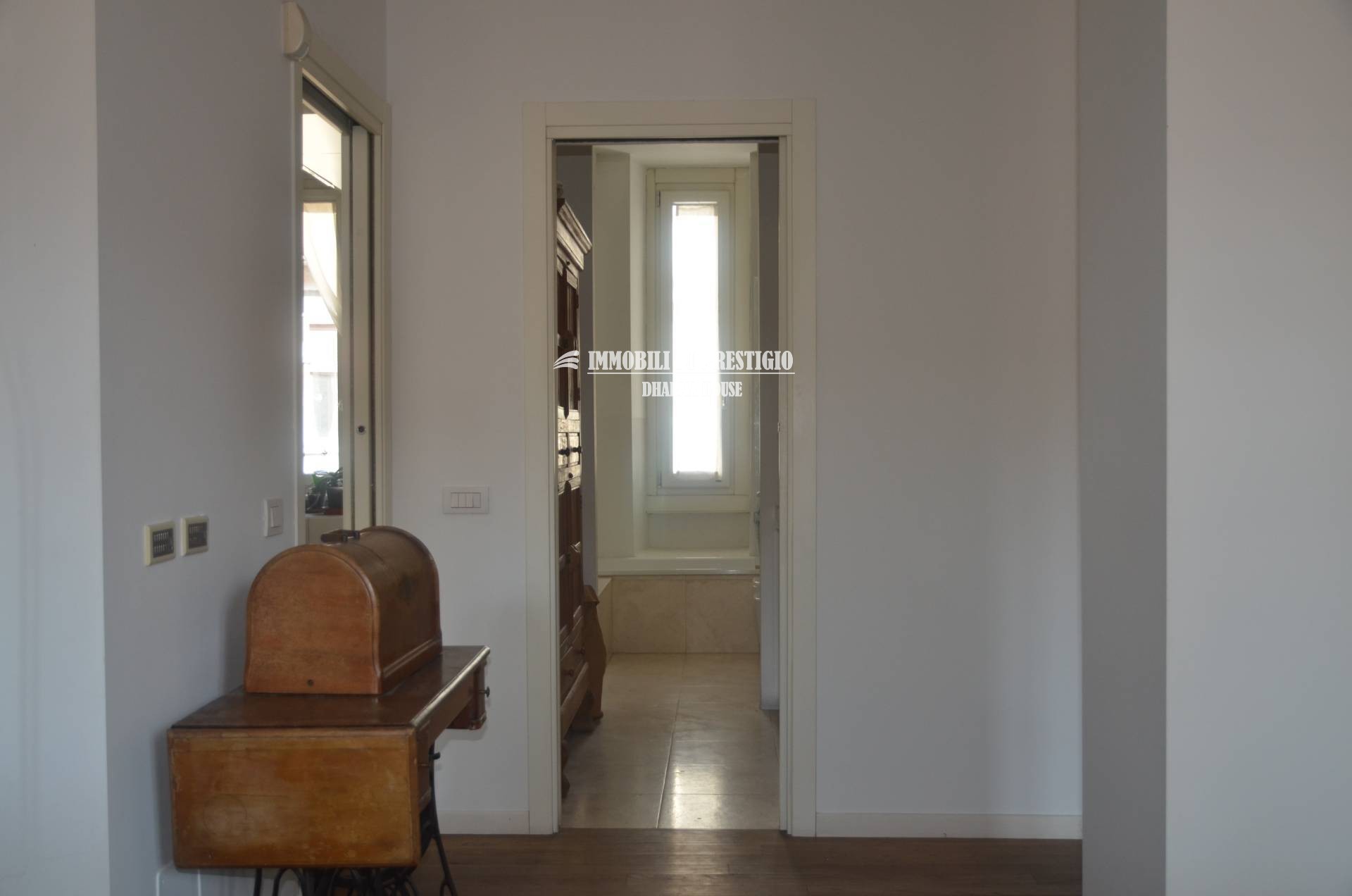 MILANO MEDAGLIE D’ORO, VENDITA APPARTAMENTO CON TERRAZZO IN STABILE SIGNORILE