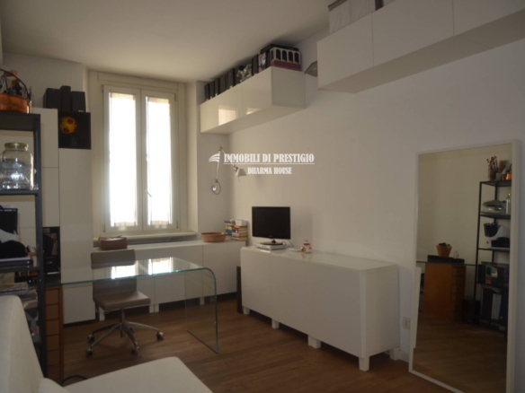 MILANO MEDAGLIE D’ORO, VENDITA APPARTAMENTO CON TERRAZZO IN STABILE SIGNORILE