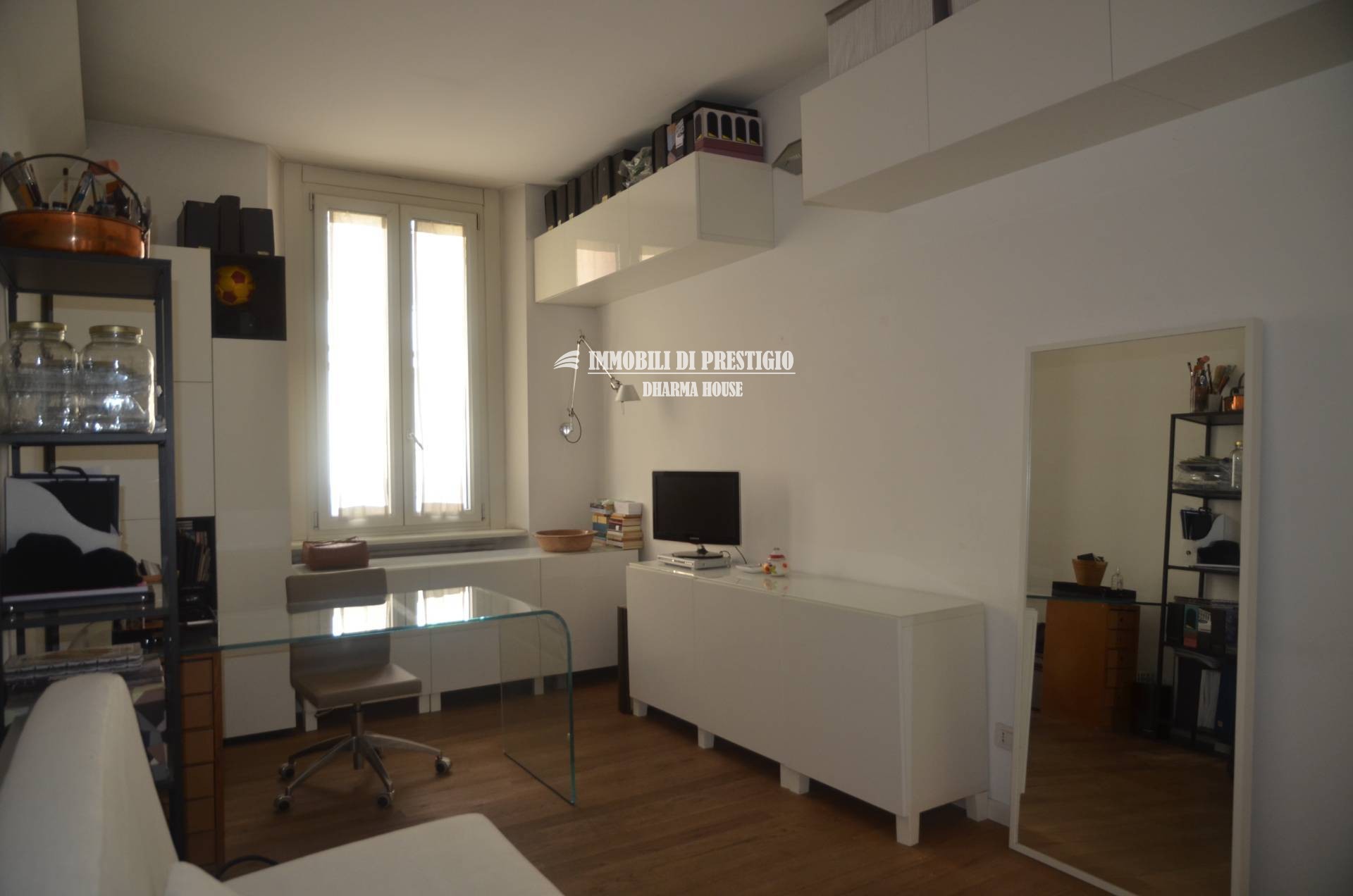 MILANO MEDAGLIE D’ORO, VENDITA APPARTAMENTO CON TERRAZZO IN STABILE SIGNORILE