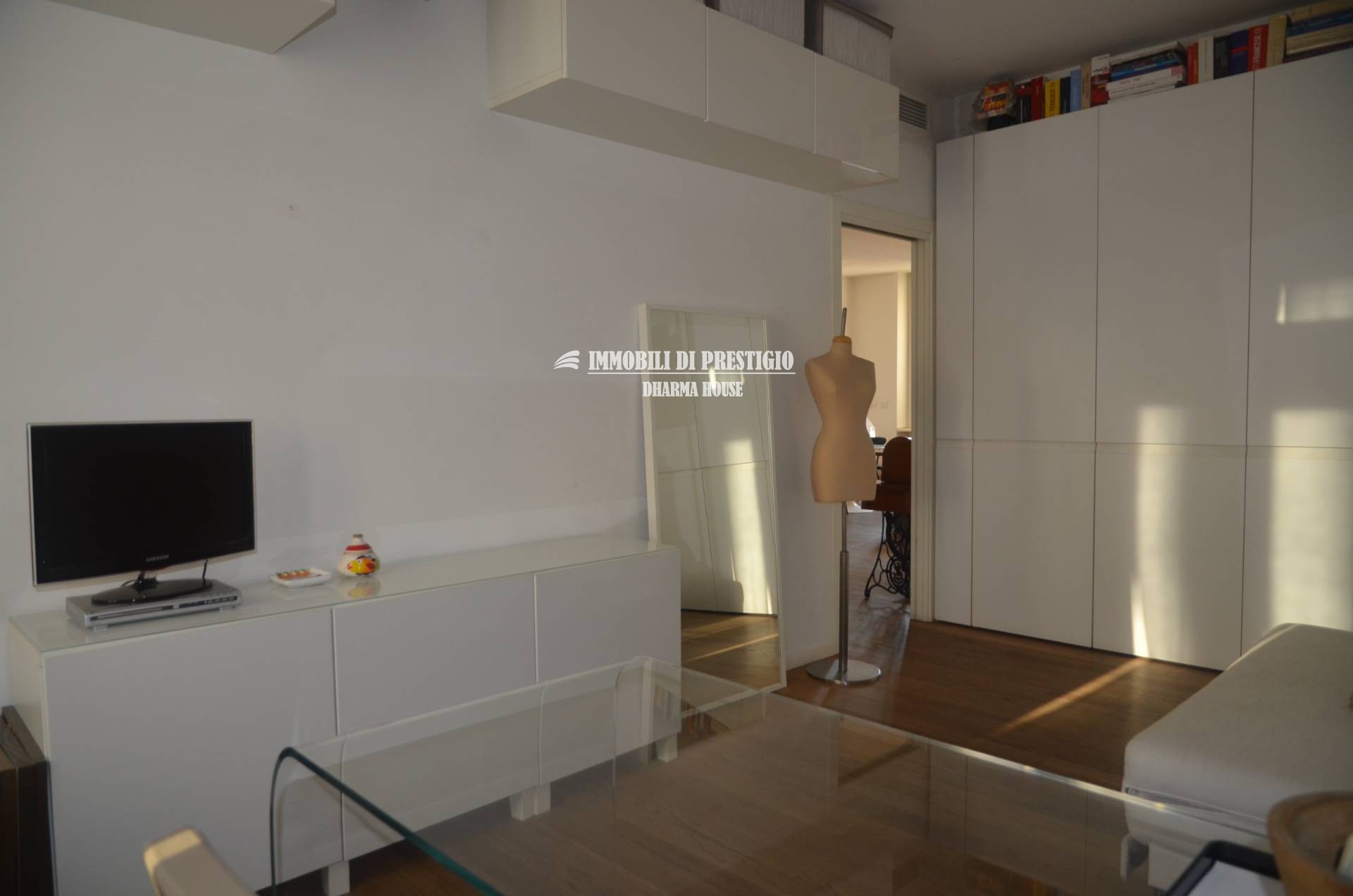 MILANO MEDAGLIE D’ORO, VENDITA APPARTAMENTO CON TERRAZZO IN STABILE SIGNORILE