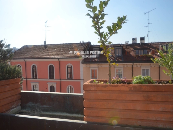 MILANO MEDAGLIE D’ORO, VENDITA APPARTAMENTO CON TERRAZZO IN STABILE SIGNORILE