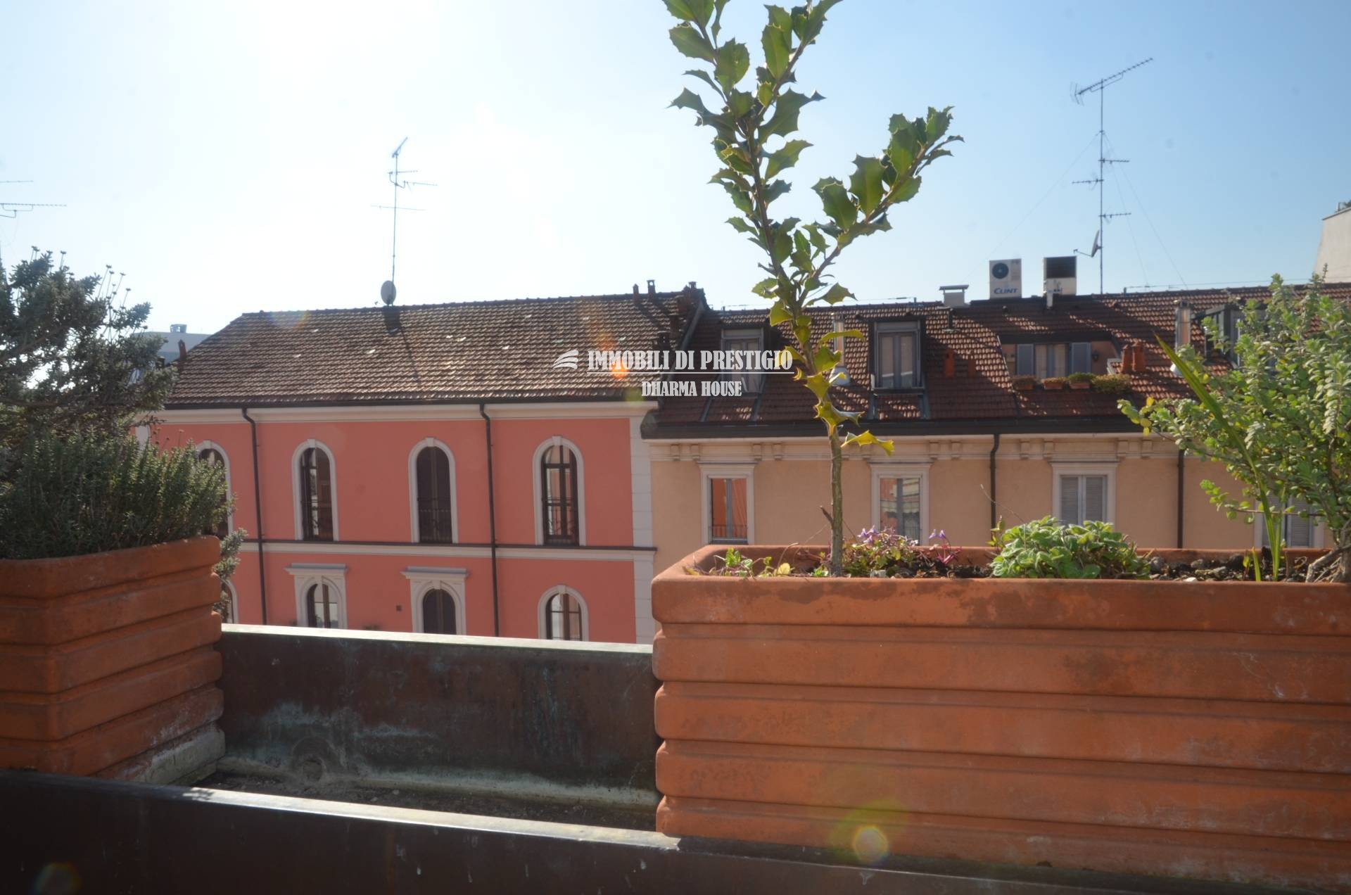 MILANO MEDAGLIE D’ORO, VENDITA APPARTAMENTO CON TERRAZZO IN STABILE SIGNORILE