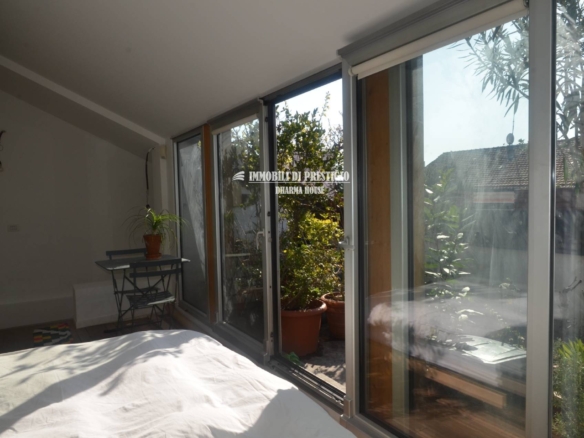 MILANO MEDAGLIE D’ORO, VENDITA APPARTAMENTO CON TERRAZZO IN STABILE SIGNORILE