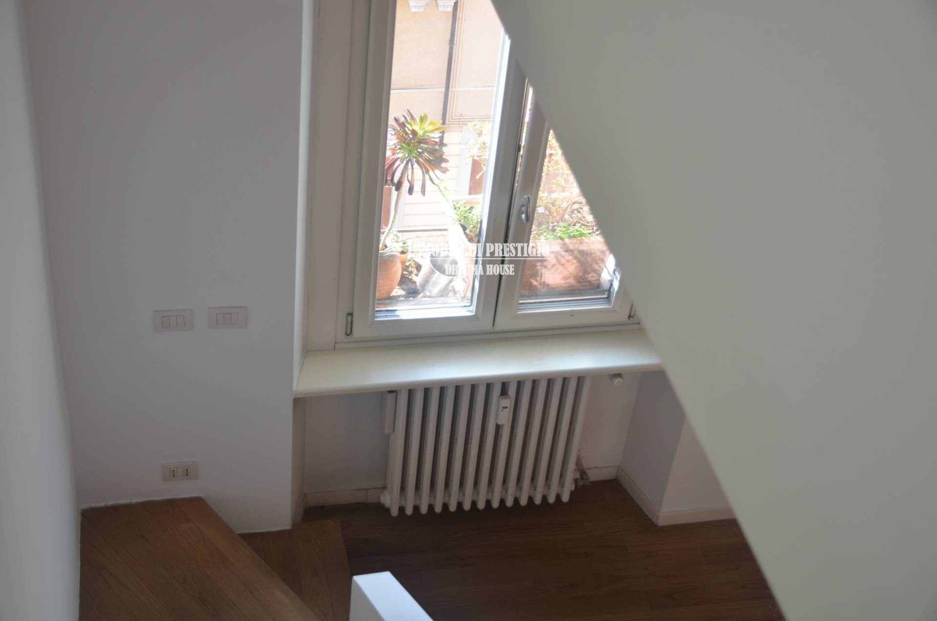 MILANO MEDAGLIE D’ORO, VENDITA APPARTAMENTO CON TERRAZZO IN STABILE SIGNORILE