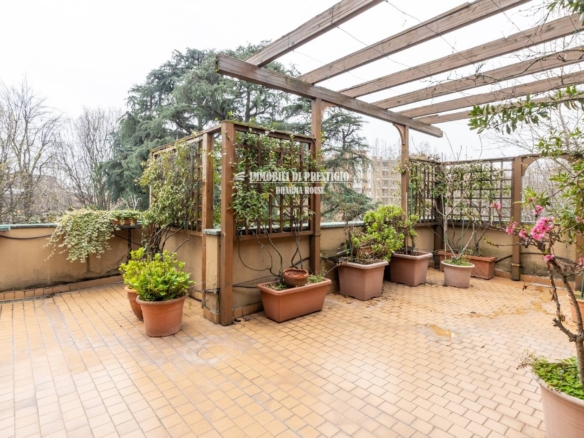 MILANO S. SIRO, VENDITA APPARTAMENTO CON TERRAZZO E BOX
