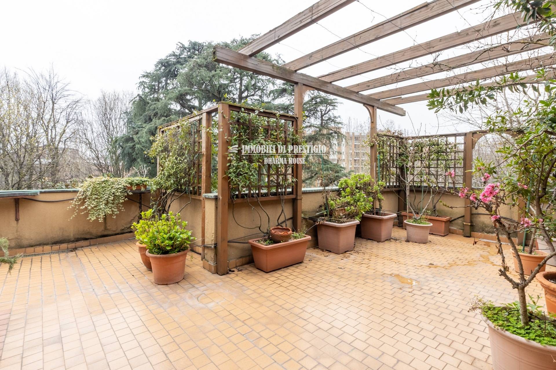 MILANO S. SIRO, VENDITA APPARTAMENTO CON TERRAZZO E BOX