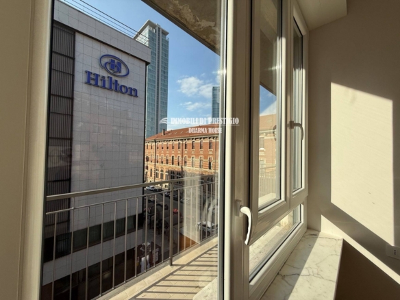 MILANO VIA LAZZARONI, VENDITA TRILOCALE RISTRUTTURATO