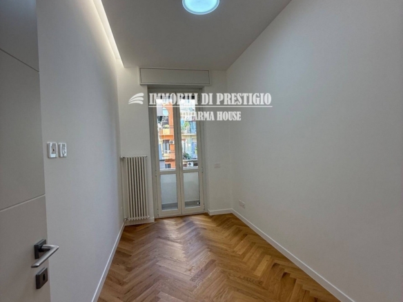 MILANO VIA LAZZARONI, VENDITA TRILOCALE RISTRUTTURATO