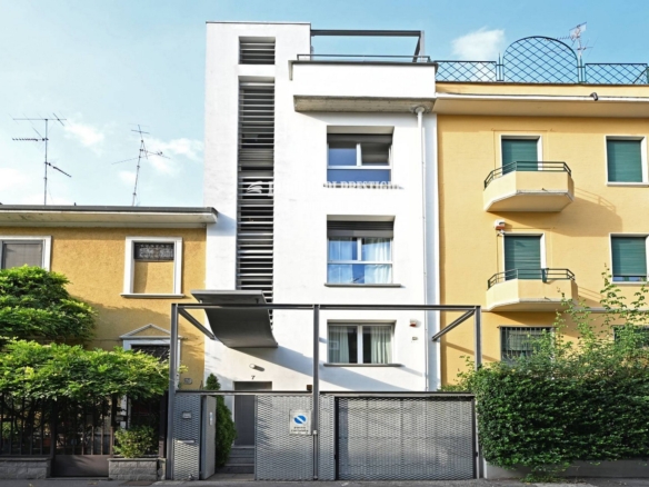 MILANO ARGONNE, VENDITA MODERNA VILLA RISTRUTTURATA