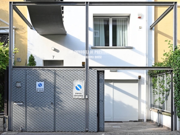 MILANO ARGONNE, VENDITA MODERNA VILLA RISTRUTTURATA