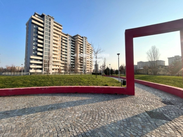 MILANO VIA CASTELLANZA, VENDITA APPARTAMENTO CON TERRAZZO