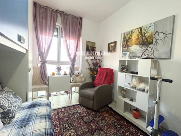 MILANO VIA CASTELLANZA, VENDITA APPARTAMENTO CON TERRAZZO