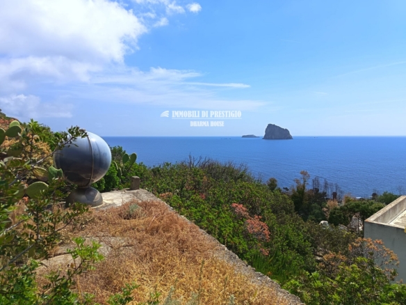 PANAREA, VENDITA VILLA A POCHI PASSI DAL MARE