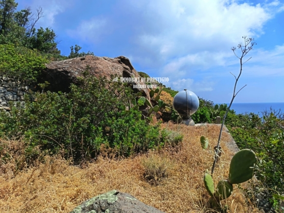 PANAREA, VENDITA VILLA A POCHI PASSI DAL MARE