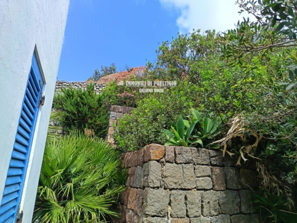 PANAREA, VENDITA VILLA A POCHI PASSI DAL MARE