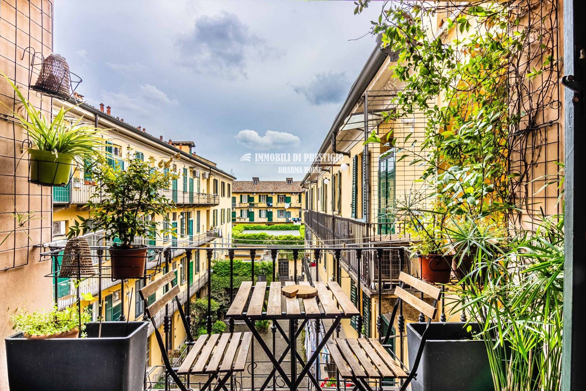 MILANO NAVIGLI,VENDITA ELEGANTE APPARTAMENTO STABILE D’EPOCA