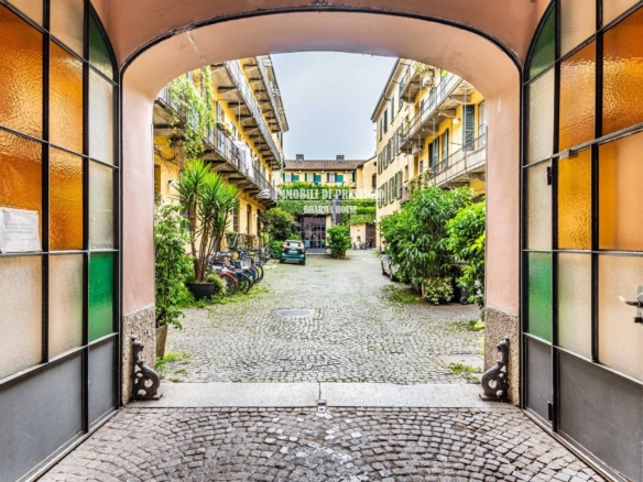 MILANO NAVIGLI,VENDITA ELEGANTE APPARTAMENTO STABILE D’EPOCA
