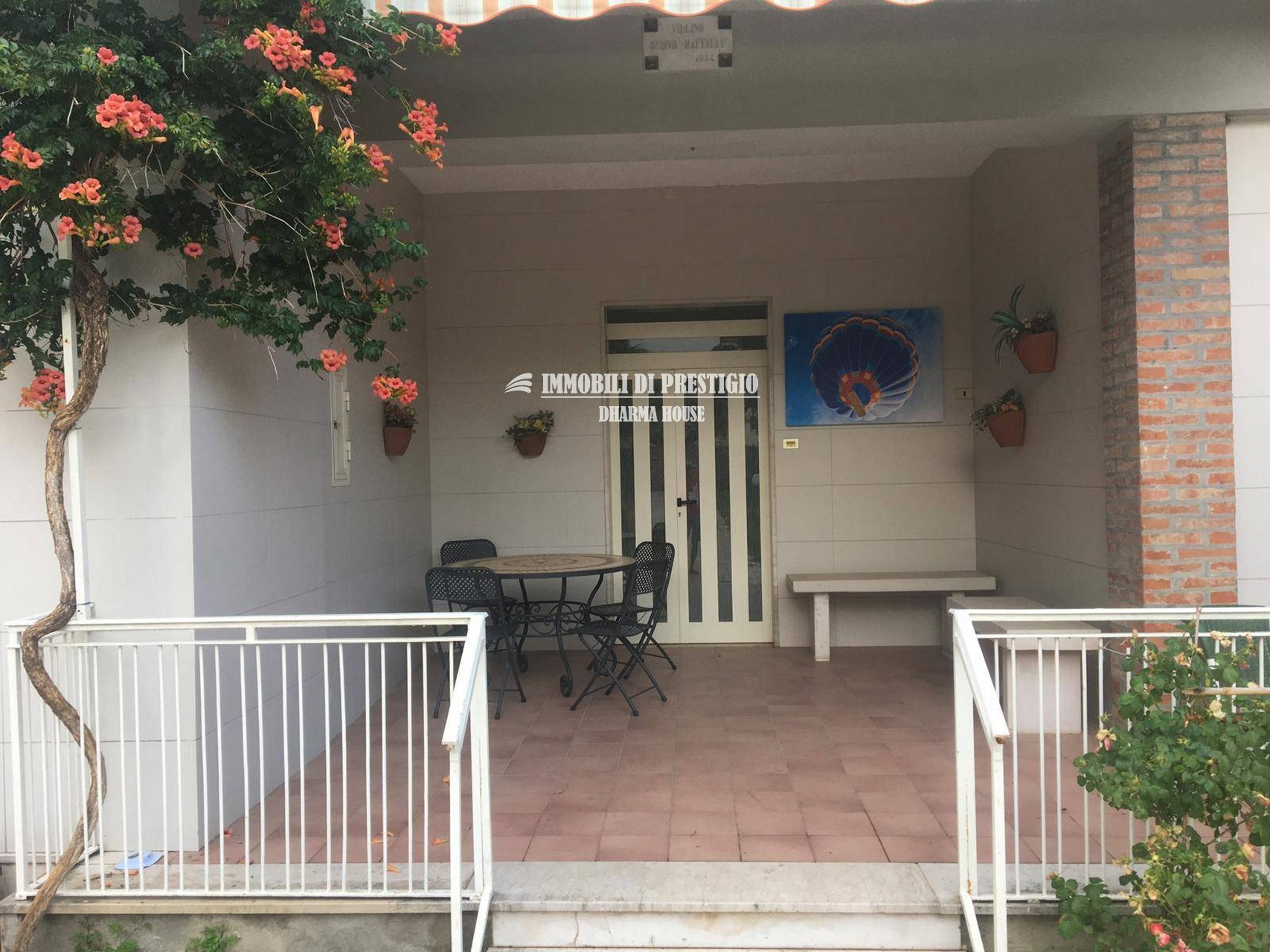 CHIEUTI, VENDITA VILLA DI CHARME CON PISCINA