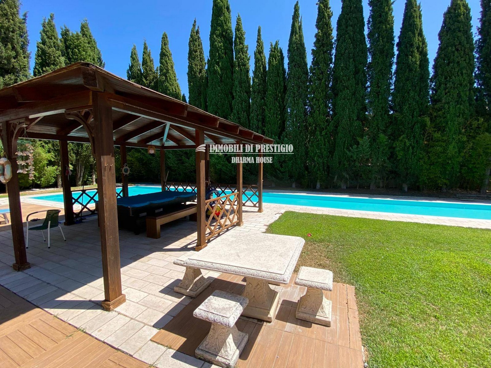 CHIEUTI, VENDITA VILLA DI CHARME CON PISCINA