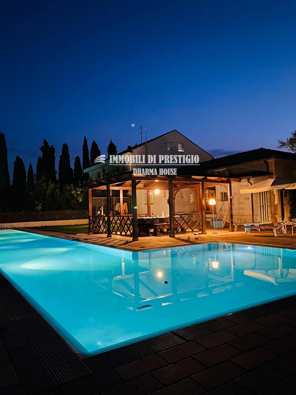 CHIEUTI, VENDITA VILLA DI CHARME CON PISCINA