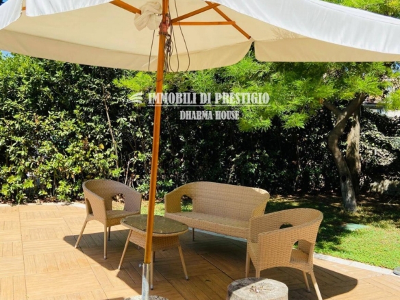 CHIEUTI, VENDITA VILLA DI CHARME CON PISCINA