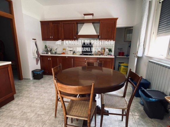 CHIEUTI, VENDITA VILLA DI CHARME CON PISCINA