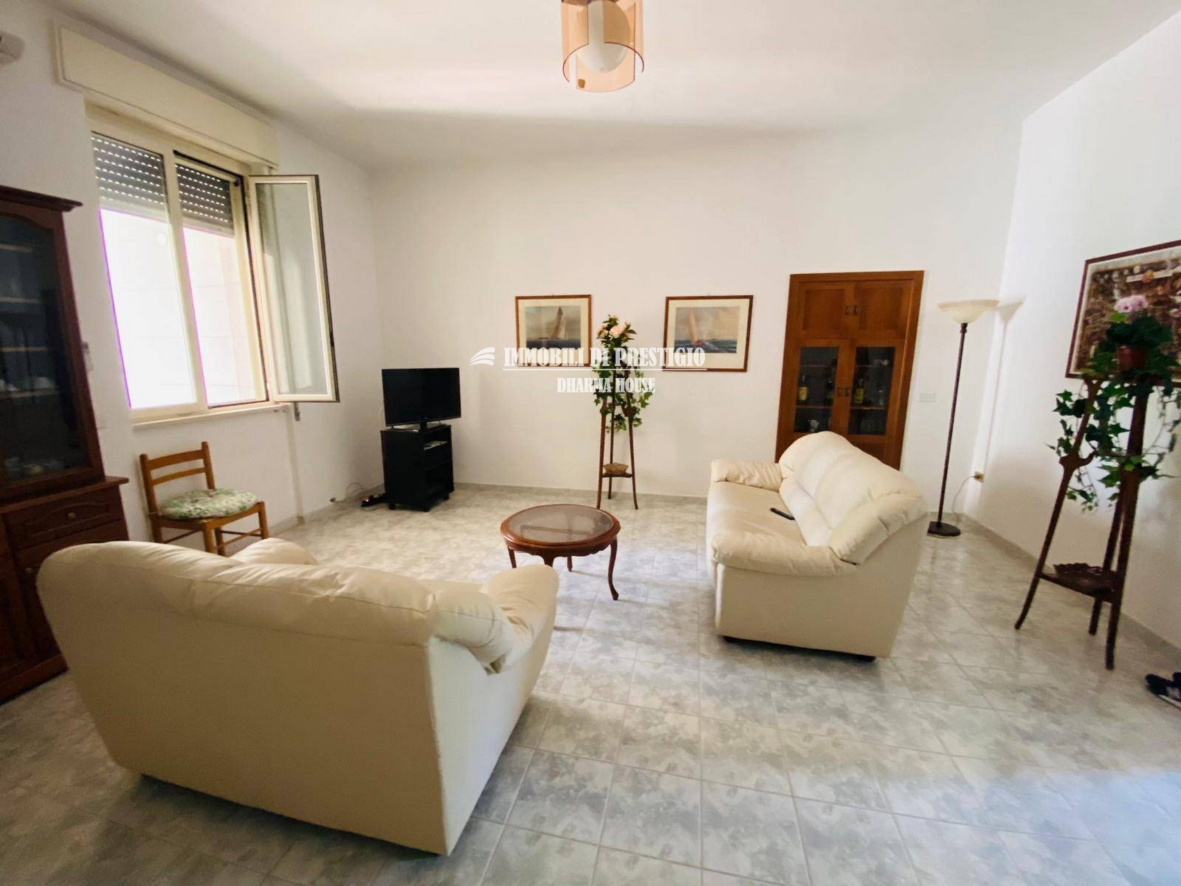 CHIEUTI, VENDITA VILLA DI CHARME CON PISCINA