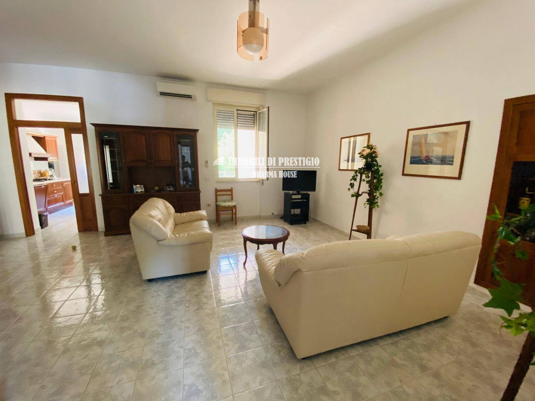 CHIEUTI, VENDITA VILLA DI CHARME CON PISCINA