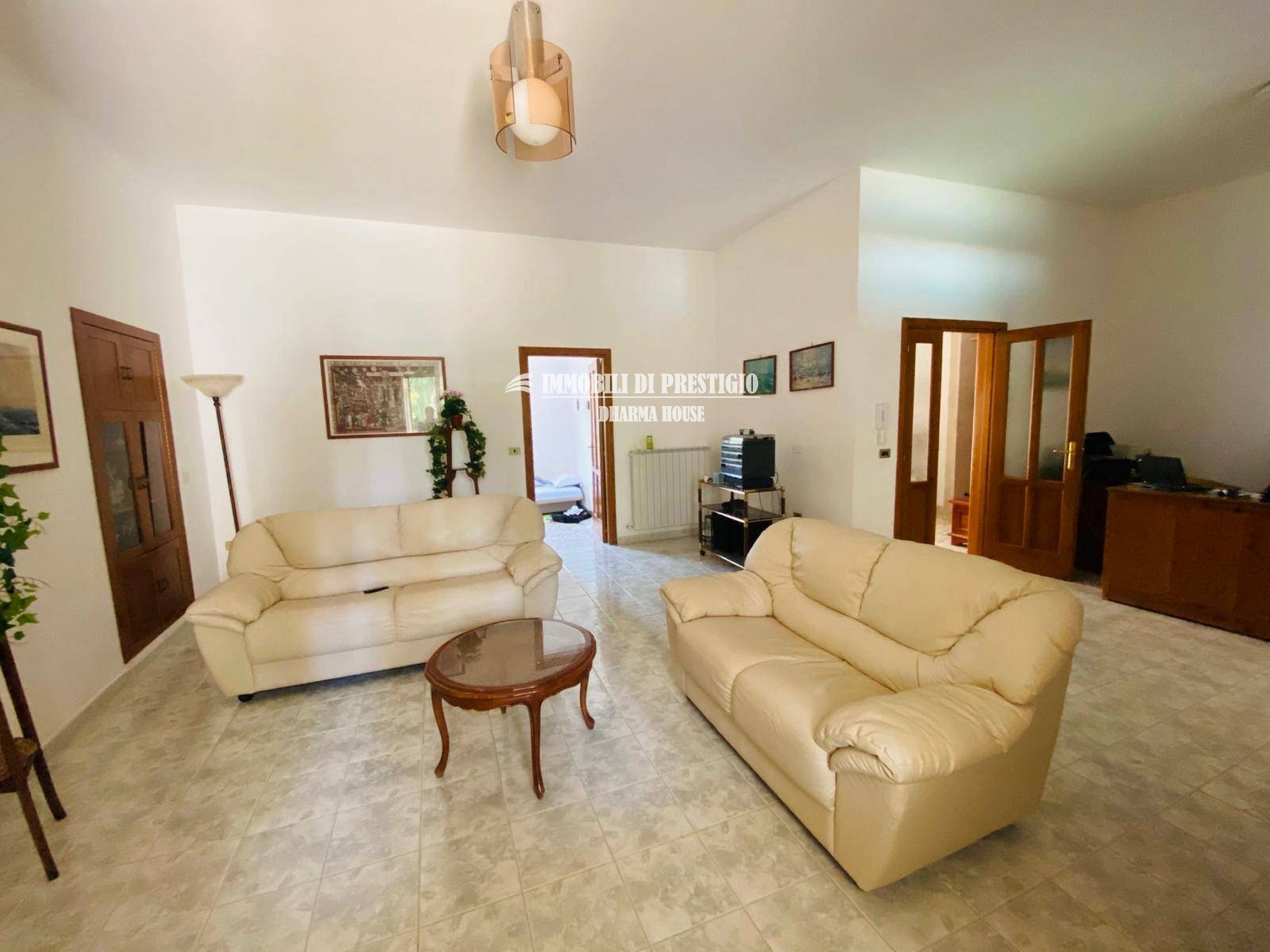 CHIEUTI, VENDITA VILLA DI CHARME CON PISCINA