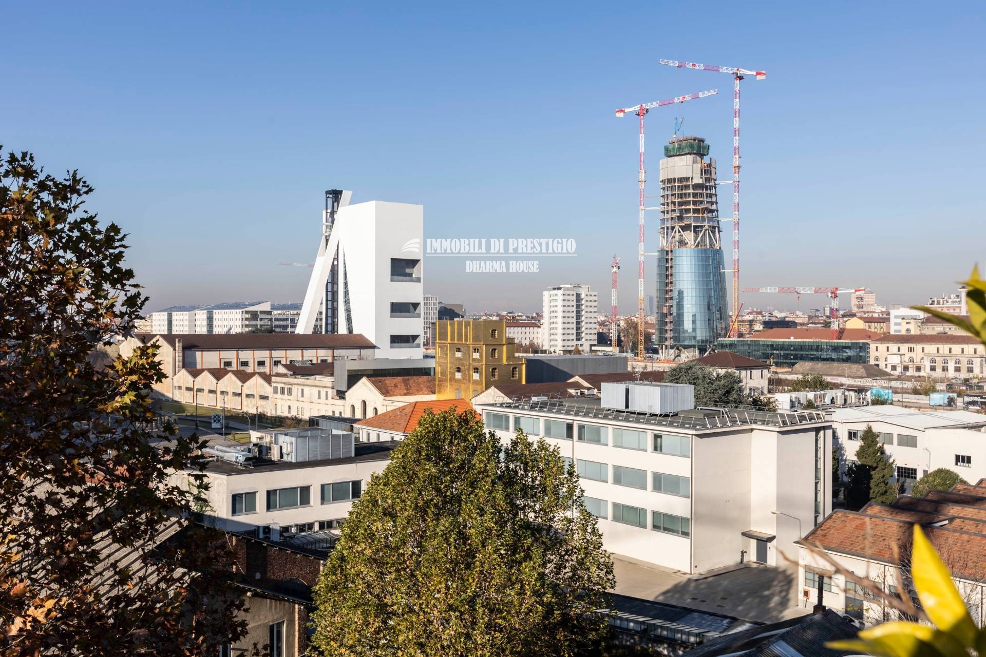 MILANO FONDAZIONE PRADA, ATTICO RECENTE CON TERRAZZI