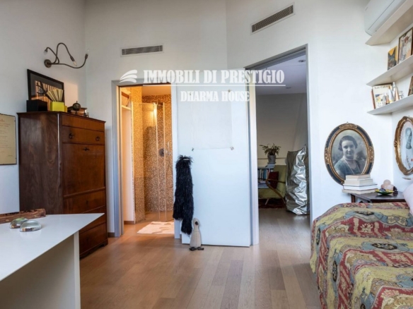 MILANO FONDAZIONE PRADA, ATTICO RECENTE CON TERRAZZI