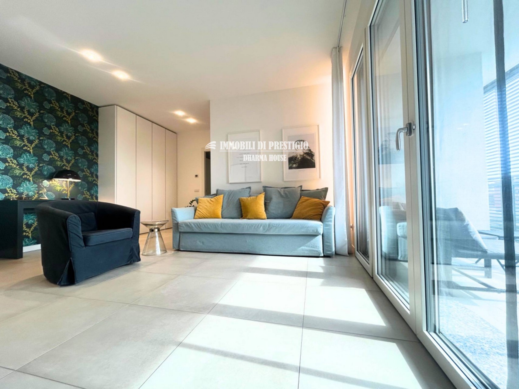 MILANO CASCINA MERLATA, VENDITA TRILOCALE CON TERRAZZO E BOX