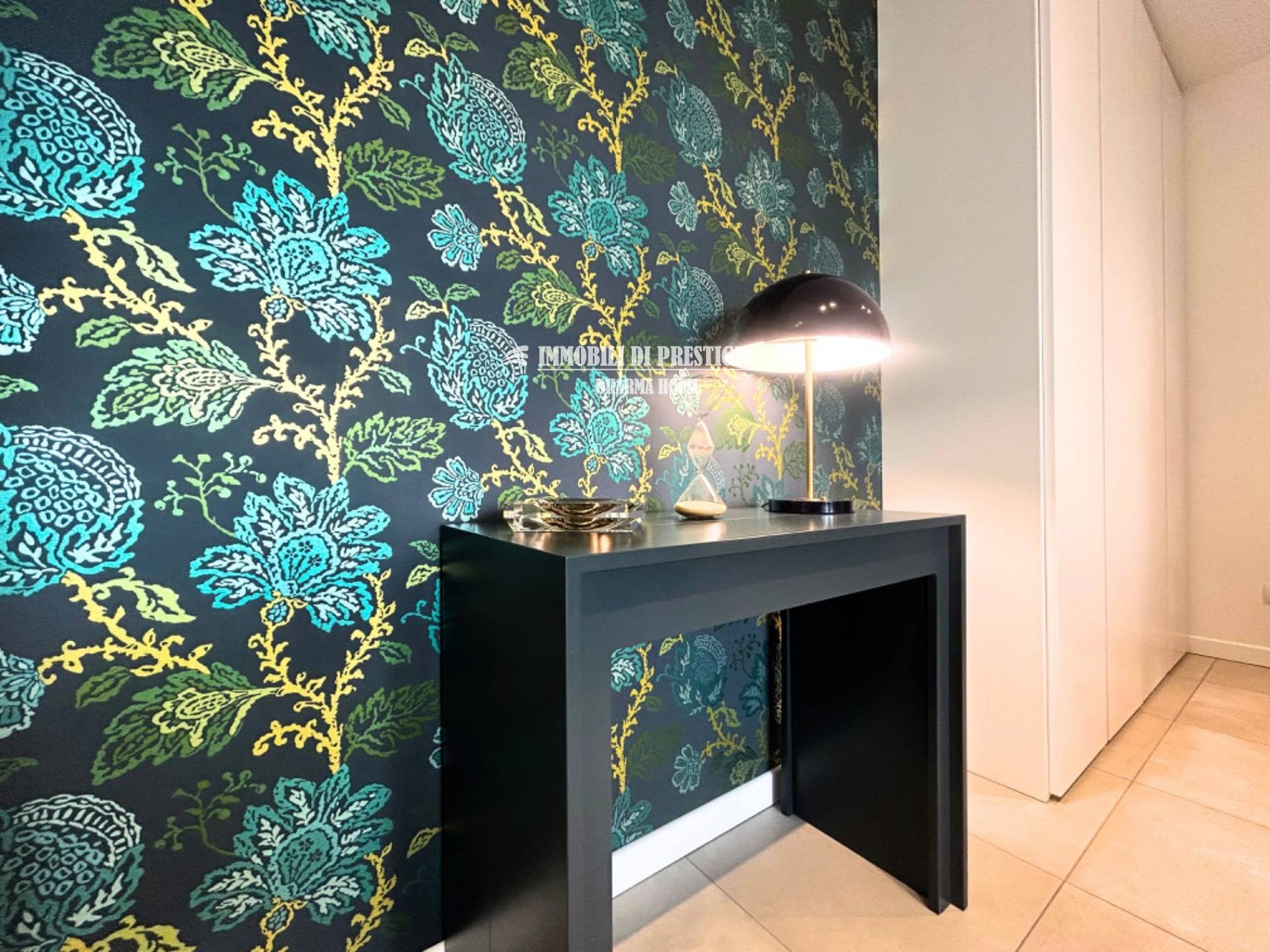 MILANO CASCINA MERLATA, VENDITA TRILOCALE CON TERRAZZO E BOX