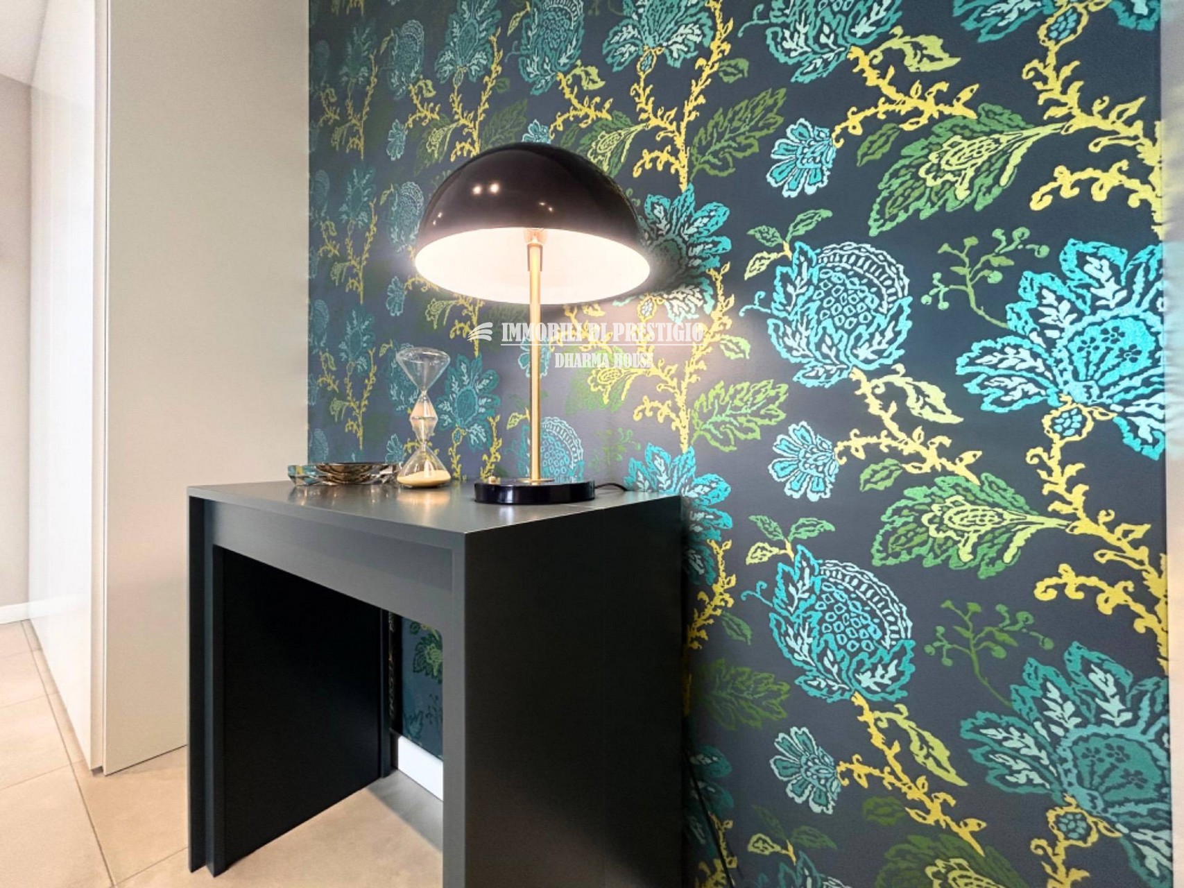 MILANO CASCINA MERLATA, VENDITA TRILOCALE CON TERRAZZO E BOX