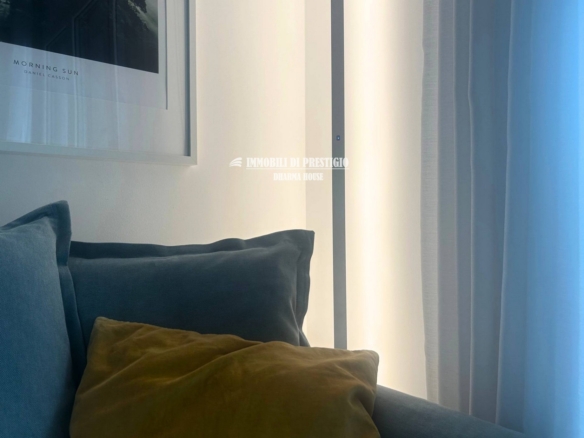 MILANO CASCINA MERLATA, VENDITA TRILOCALE CON TERRAZZO E BOX
