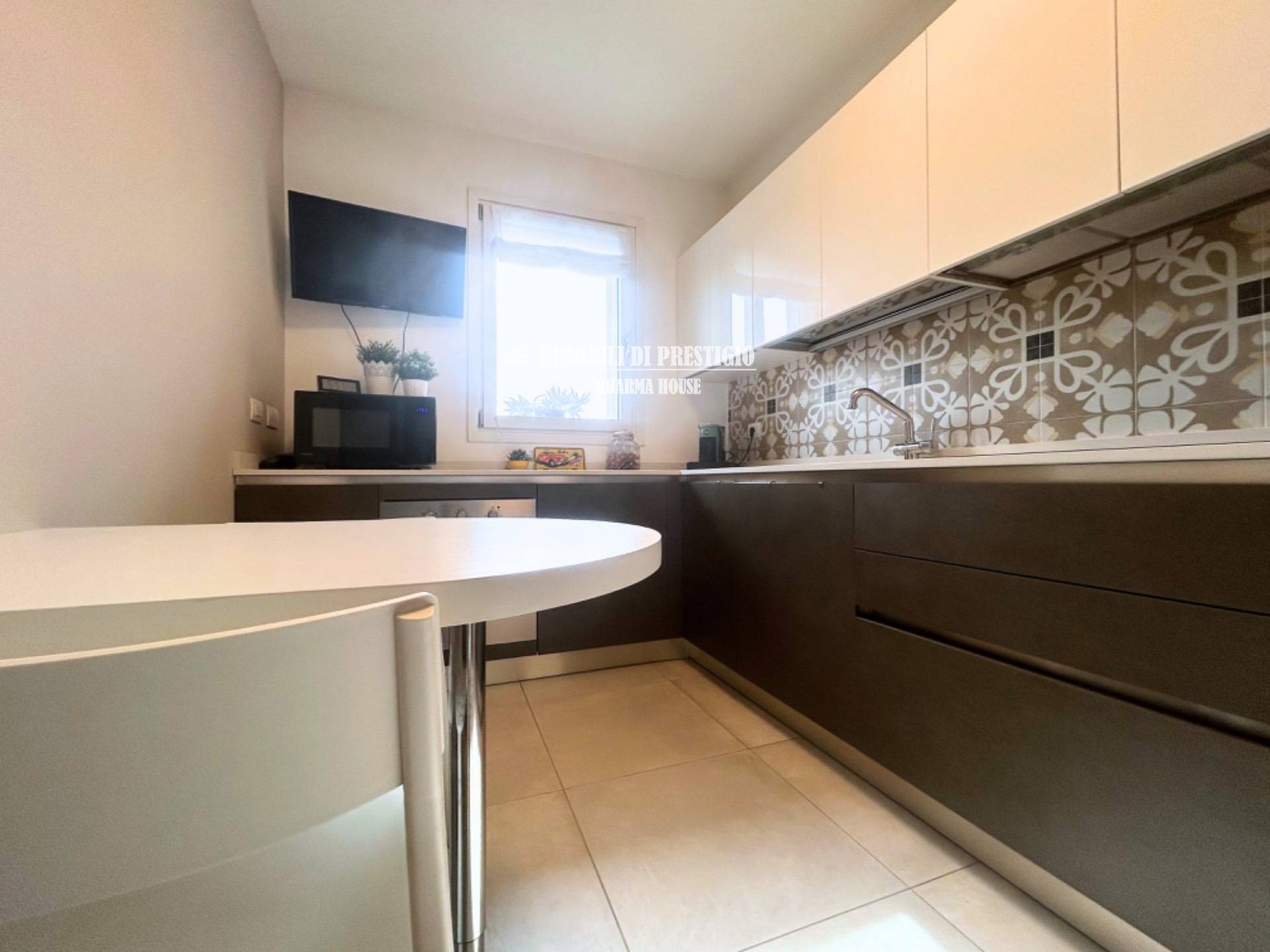 MILANO CASCINA MERLATA, VENDITA TRILOCALE CON TERRAZZO E BOX