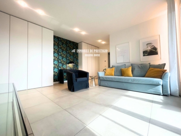 MILANO CASCINA MERLATA, VENDITA TRILOCALE CON TERRAZZO E BOX