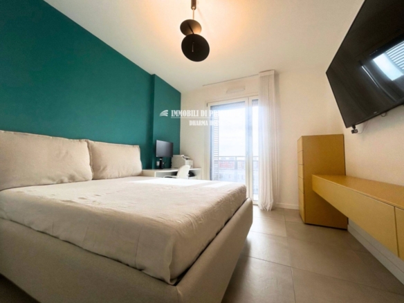 MILANO CASCINA MERLATA, VENDITA TRILOCALE CON TERRAZZO E BOX