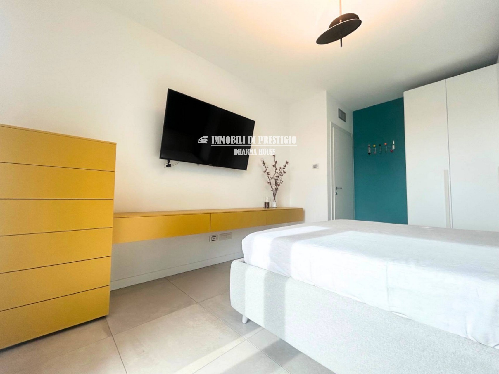 MILANO CASCINA MERLATA, VENDITA TRILOCALE CON TERRAZZO E BOX