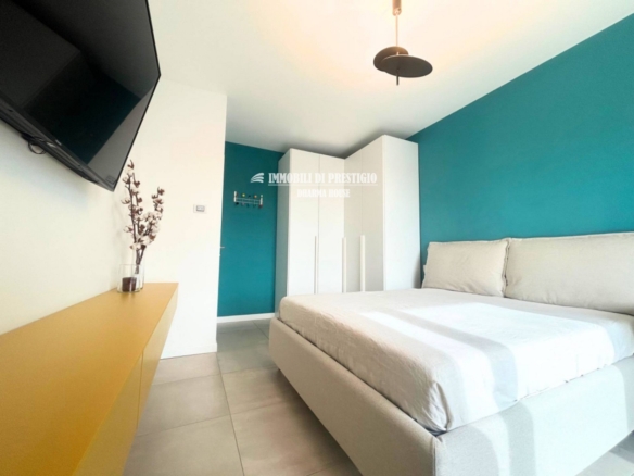 MILANO CASCINA MERLATA, VENDITA TRILOCALE CON TERRAZZO E BOX