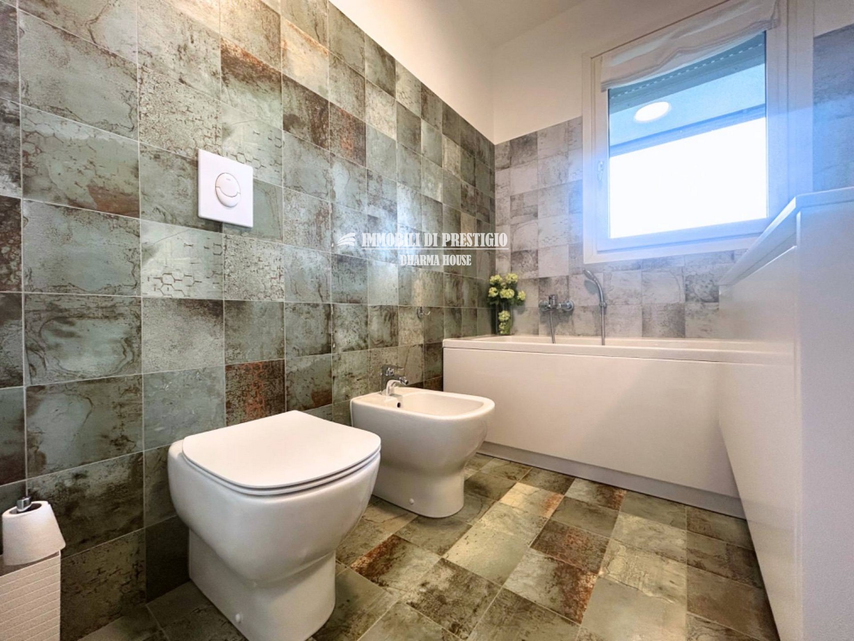 MILANO CASCINA MERLATA, VENDITA TRILOCALE CON TERRAZZO E BOX