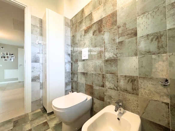 MILANO CASCINA MERLATA, VENDITA TRILOCALE CON TERRAZZO E BOX