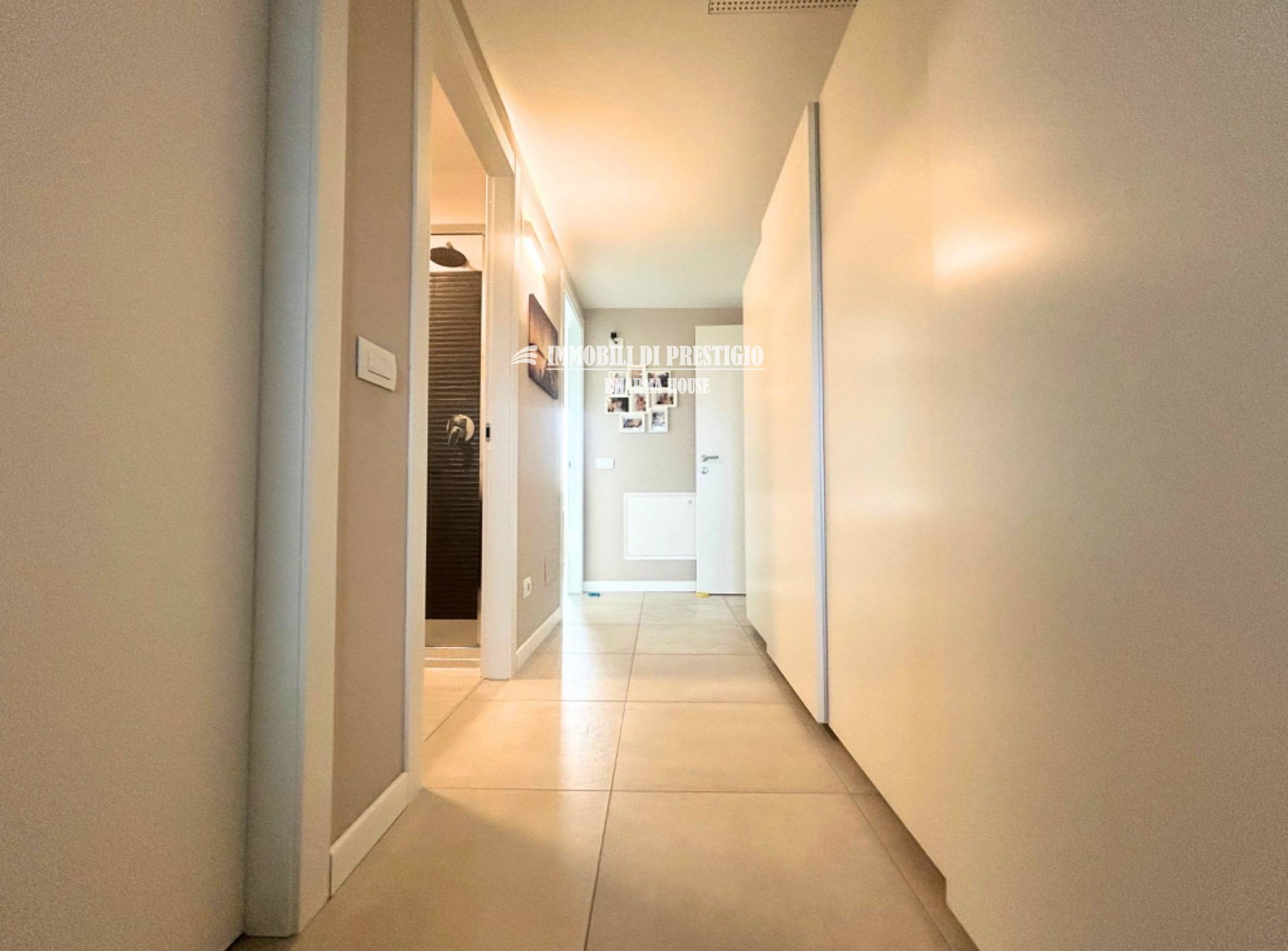 MILANO CASCINA MERLATA, VENDITA TRILOCALE CON TERRAZZO E BOX