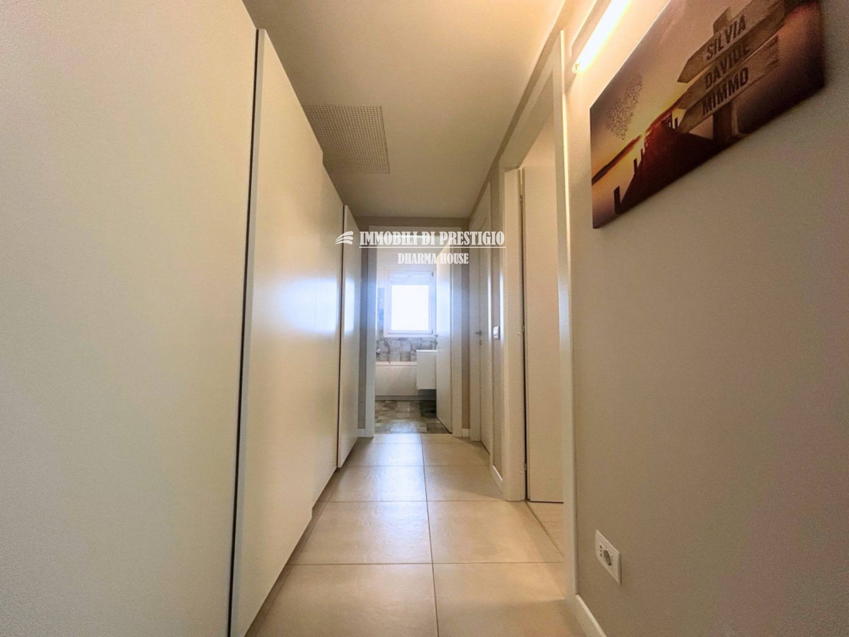 MILANO CASCINA MERLATA, VENDITA TRILOCALE CON TERRAZZO E BOX