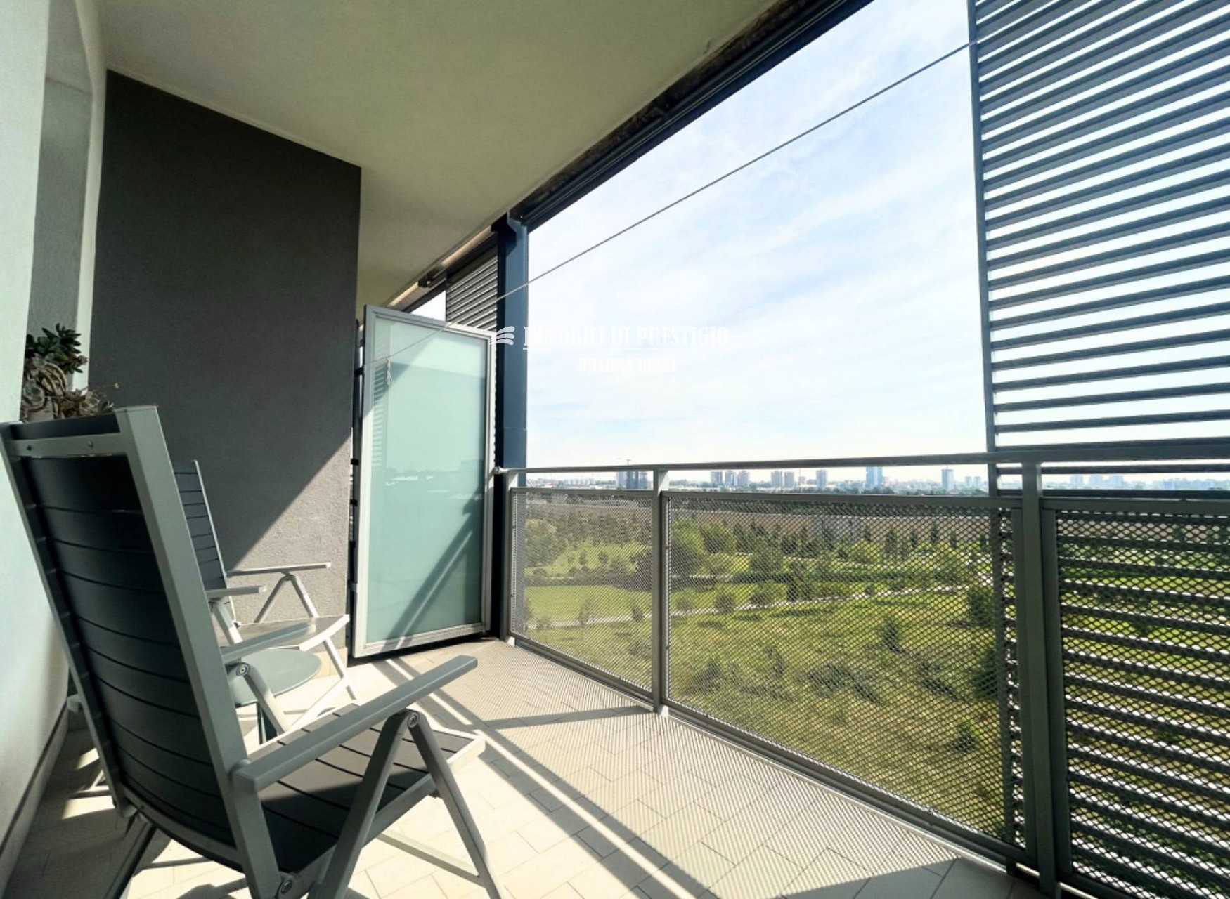 MILANO CASCINA MERLATA, VENDITA TRILOCALE CON TERRAZZO E BOX