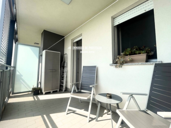 MILANO CASCINA MERLATA, VENDITA TRILOCALE CON TERRAZZO E BOX